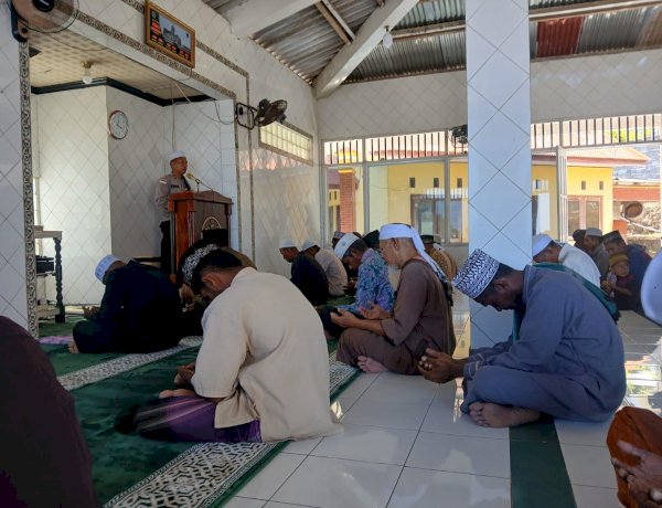 Kapolsek Ende Gelar Safari Jumat, Ajak Warga Jaga Kamtibmas dan Manfaatkan Layanan 110