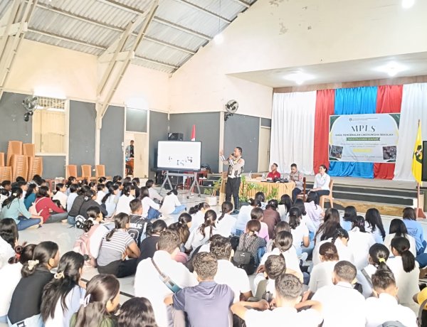 Bentengi Generasi Muda, Polres Ende Edukasi Ratusan Siswa SMA Katolik Frateran Ndao Lewat Police Goes to School