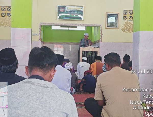 Jadi Khatib dan Imam di Masjid Al-Furqan, Kapolsek Ende Imbau Warga Jauhi Miras dan Judi