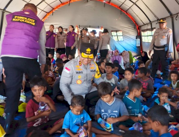 Di Tengah Luka Gempa, Kapolda NTT Hadir untuk Pulihkan Trauma Anak-Anak Nagekeo