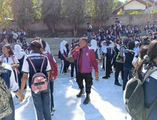 Polres Ende Polda NTT Gelar Trauma Healing, Terus Bantu Pulihkan Mental Ratusan Siswa Pascagempa Flores