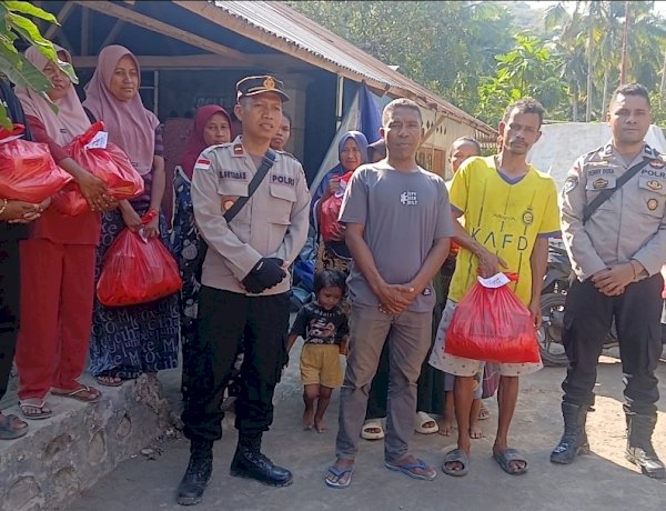 Dukung Pemulihan Pasca Gempa, Polsek Ende Salurkan Bantuan kepada Warga Terdampak