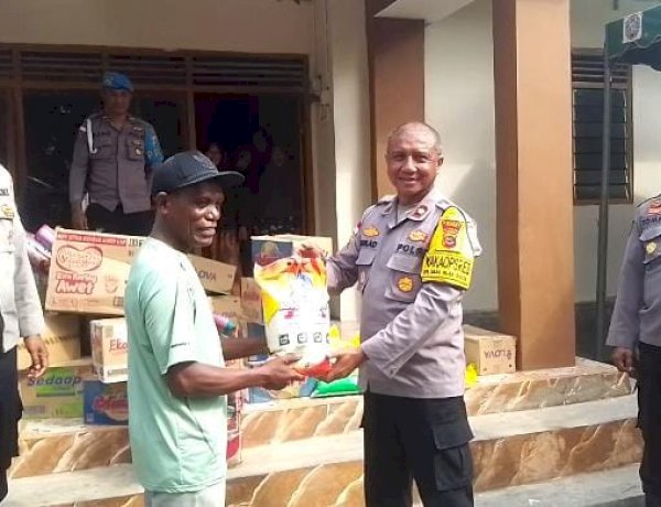 Tembus Gelombang Demi Kemanusiaan, Polres Ende Kerahkan Kapal Patroli Polair Salurkan Bansos Kapolda NTT ke Pulau Ende