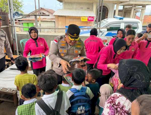 Wujud Kepedulian, Kapolres Ende bersama Bhayangkari Terus Salurkan Bantuan Ibu Ketua Umum Bhayangkari untuk Korban Gempa di Ende