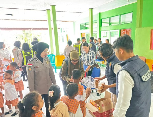 Hangatnya Dapur Presisi Kasih, Polwan Polres Ende Polda NTT Hadirkan Santapan Sehat untuk Anak Sekolah Terdampak Gempa