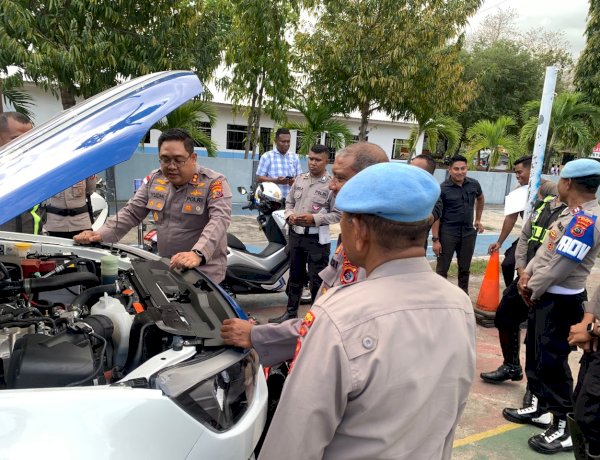 Pasca Gempa Flores, Kapolres Ende Cek Langsung Kelayakan Seluruh Kendaraan Dinas