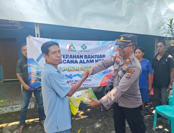Lurah Rewarangga Selatan Apresiasi Batuan Sembako dari Polres Ende Polda NTT untuk Warga Terdampak Gempa Flores