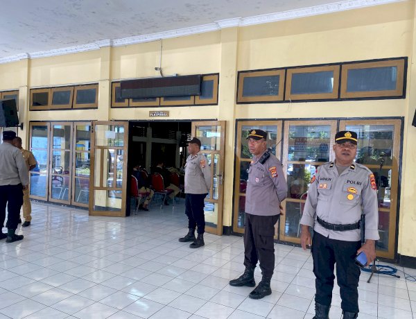 Polres Ende Polda NTT Kawal Aksi Damai Perangkat Desa, KabagOps Pastikan Situasi Kondusif