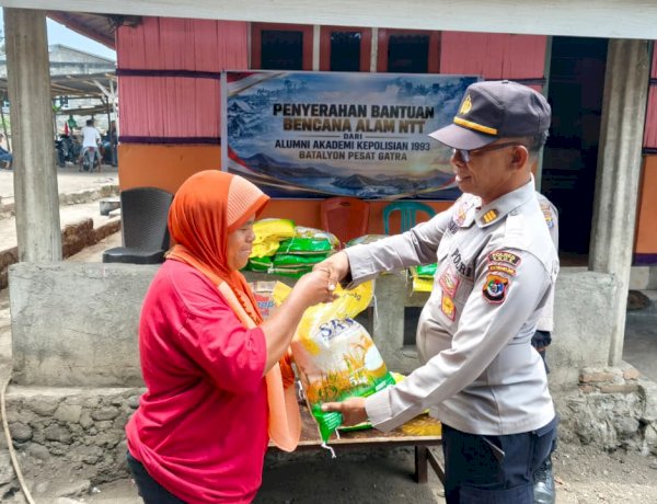 Melalui Polres Ende Polda NTT, Alumni Akpol 1993 Batalyon Pesat Gatra Salurkan Bantuan Sosial untuk Korban Gempa Flores
