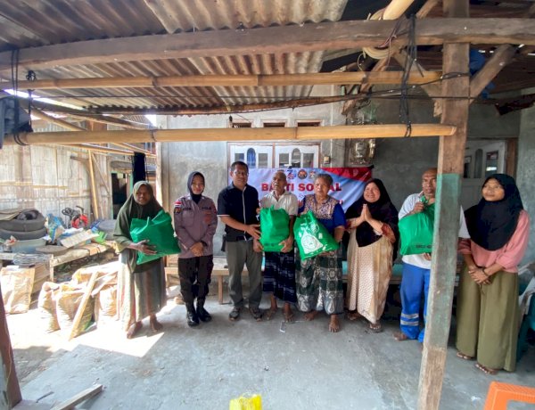 Sihumas Polres Ende Polda NTT Bagikan Sembako untuk Warga di Onekore Sambut Hari Jadi Humas Polri ke-75