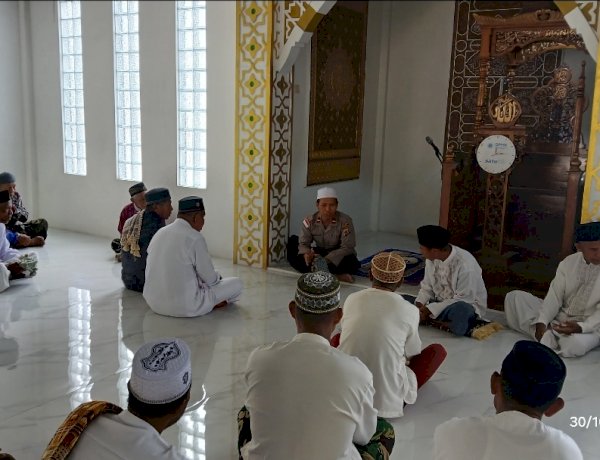 Jumat Keliling di Masjid Al-Jihad Rate, Wakapolsek Ende Ajak Jamaah Jaga Kamtibmas dan Jaga Persatuan