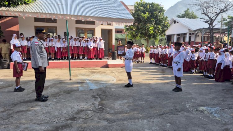 Kasat-Binmas-Polres-Ende-Polda-NTT-Tekankan-Kesiapsiagaan-Bencana-dan-Edukasi-Empati-Saat-Jadi-Irup-di-SDI-Ende-1-dan-SDN-Ende-9