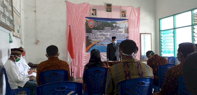 Bhabinkamtibmas Kelurahan Roworena Hadiri Pelantikan Penjabat Kepala Desa Watusipi dan Peresmian Anggota Badan Permusyawaratan Desa (BPD) Kecamatan Ende Utara