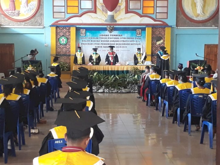 Polsek Ende Amankan Wisuda Sarjana Strata Satu (S1) Sekolah Tinggi Pastoral Atma Reksa Ende