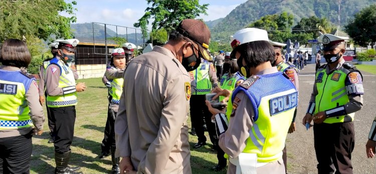 Waka Polres Ende Cek Sikap Tampang Dan Penampilan Personel Polres Ende