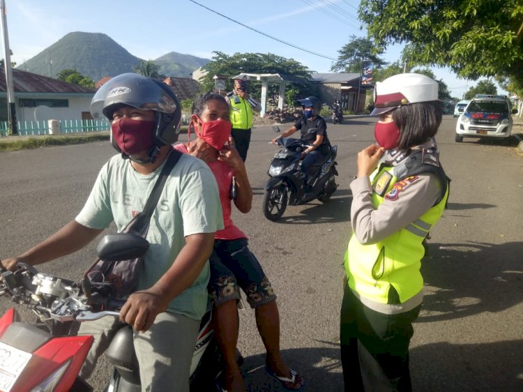 Tekan Penyebaran Covid-19, Sat Lantas Polres Ende Wajibkan Pengendara Gunakan Masker