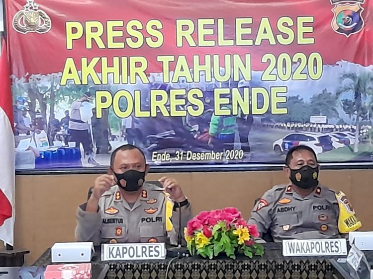 Kapolres Ende Gelar Jumpa Pers Akhir Tahun