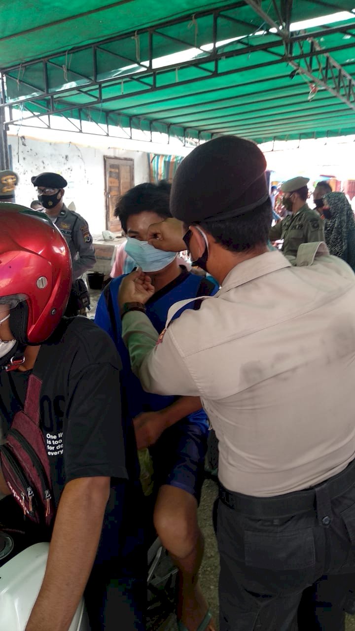 Sat Sabhara Polres Ende Melaksanakan Kegiatan Himbauan Dan Penertiban Masker Kepada Masyarakat