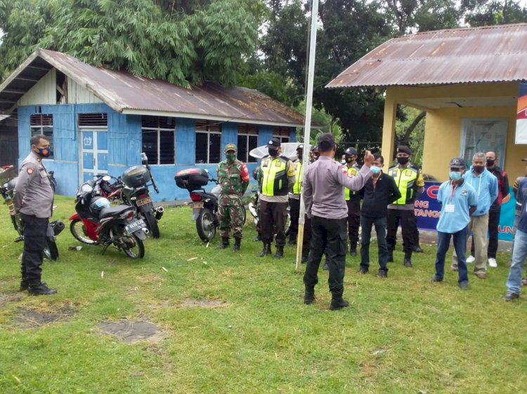 Kapolsek Ende Ajak Pengunjung Pasar Nangaba Wajib pakai Masker Dan Ikuti Protokol Kesehatan