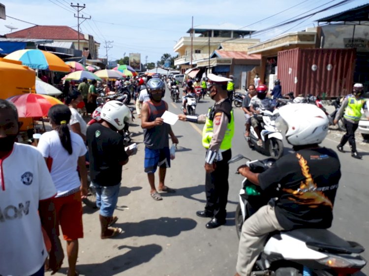 Sat Lantas Polres Ende  Sosialisasi Tertib Lalu Lintas Dengan Bagikan Brosur