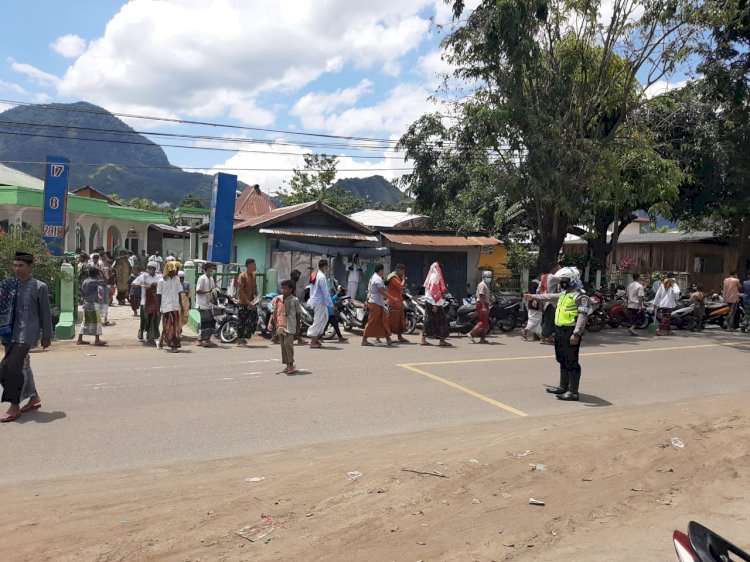 Berikan Rasa Aman Saat  Ibadah, Polres Ende Lakasanakan Turlalin Dan Pengamanan Sholat Jumat