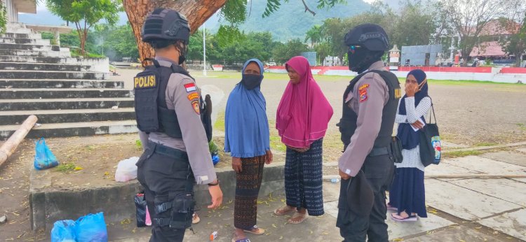 Personil Sat Sabhara Polres Ende Gencar Laksanakan Sambang Dan Penertiban Masker Kepada Warga