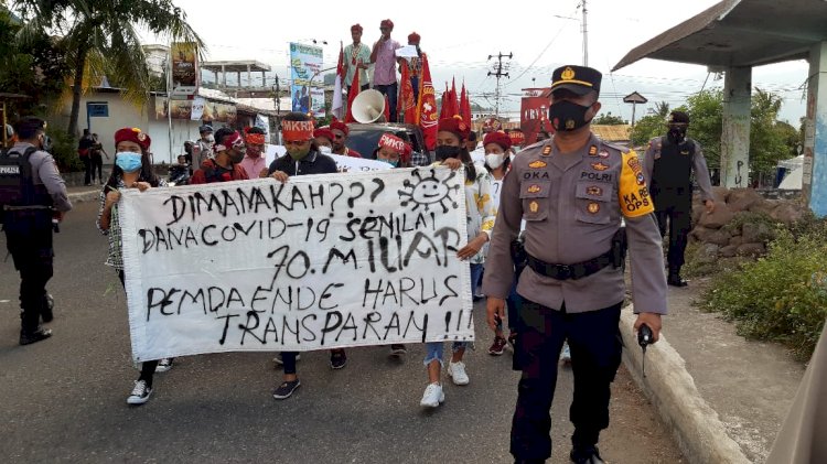 Kabagops Polres Ende Kawal Dan Pimpin Langsung Pengamanan Aksi Unjuk Rasa Damai Dari PMKRI Cabang Ende