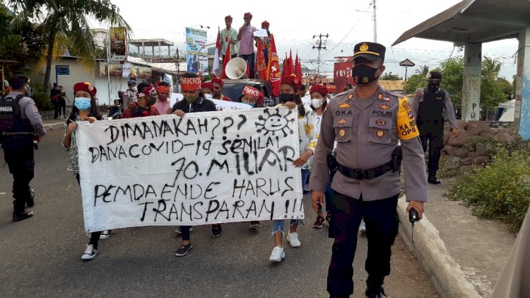 Kabagops Polres Ende Kawal Dan Pimpin Langsung Pengamanan Aksi Unjuk Rasa Damai Dari PMKRI Cabang Ende