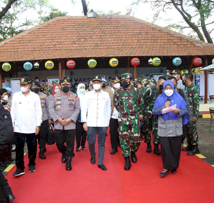 Panglima TNI dan Kapolri Pantau Pelaksanaan Vaksinasi di Madiun