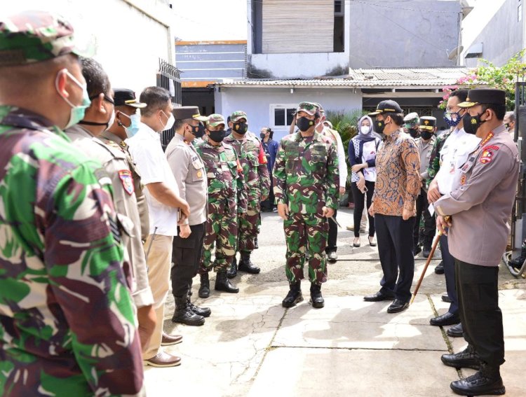 Sidak PPKM Mikro Ulujami, Kapolri Minta Pengawasan Ketat ke Warga yang Isoman