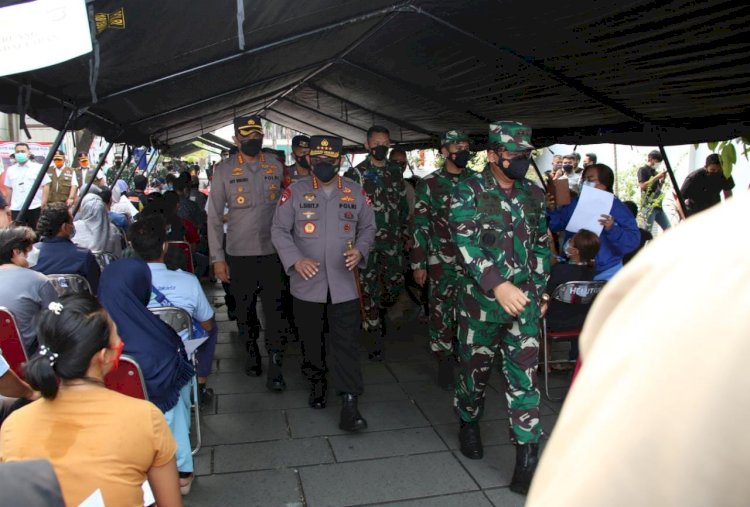 Gelar Vaksinasi Massal di Kota Tua, TNI-Polri Targetkan 2.000 Orang per Hari