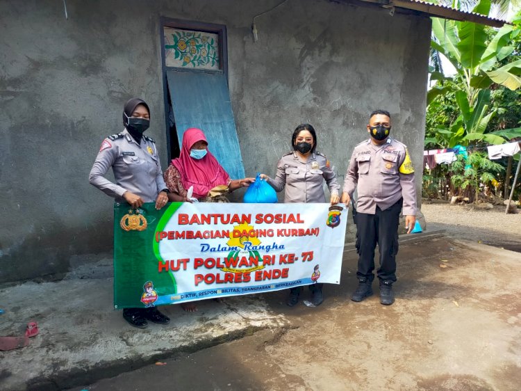 Menjelang HUT Polwan Ke 73, Srikandi Polwan Polres Ende Berbagi Berikan Sembako Dan Daging Kurban Kepada Kaum Duafa