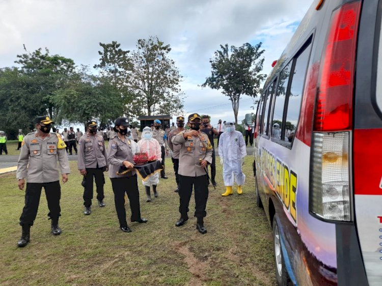 Percepat Vaksinasi, Kapolres Ende Launching Mobil Senyum Covid-19 Untuk Door to Door Vaksin Manula