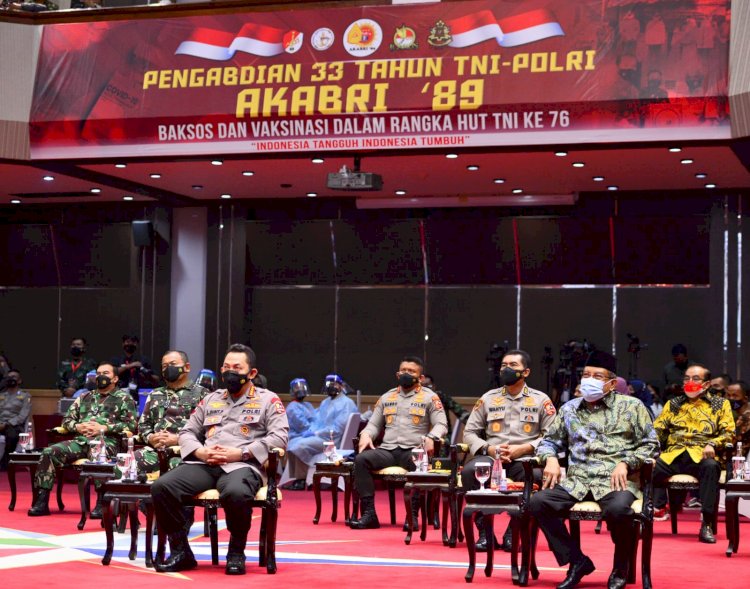 Kapolri Tekankan TNI-Polri Terus Bersinergi Wujudkan Target Vaksinasi Presiden Jokowi