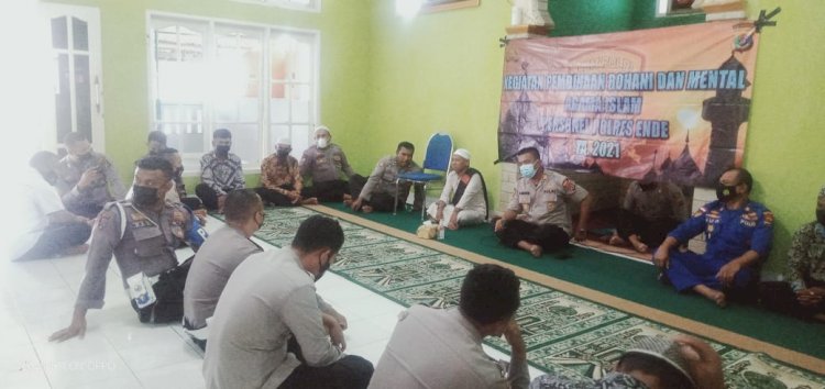 Tingkatkan Karakter Anggota Kepolisian Lebih Humanis, Polres Ende Rutin Laksanakan Giat Binrohtal Setiap Kamis Pagi