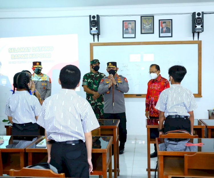 Pelajar Senang Bisa Belajar Tatap Muka, Kapolri: Fokus Gapai Cita-Cita Agar Jadi Kebanggaan Keluarga