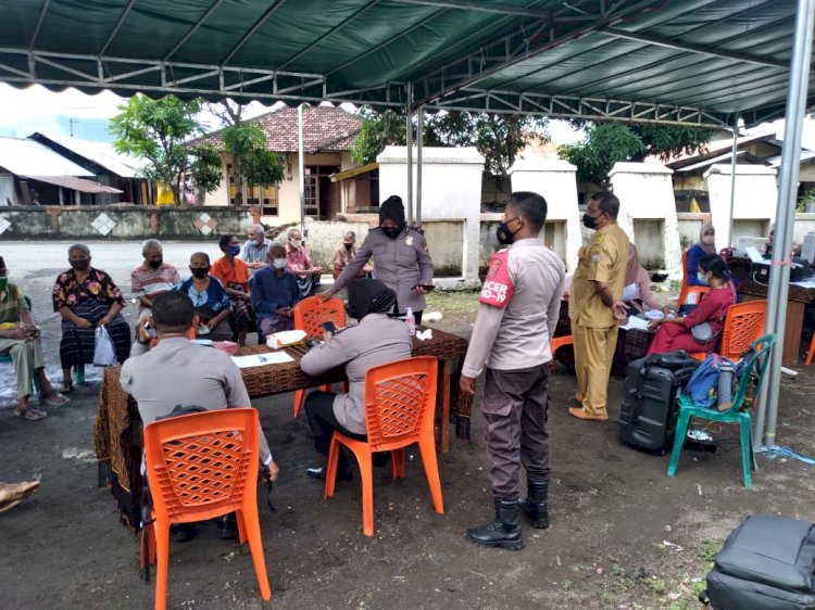 Satuan Binmas Polres Ende Bersama Tim Vaksinator Presisi Polres Ende Melakukan Pelayanan Vaksinasi  Tahap II  Di Desa Geogoma