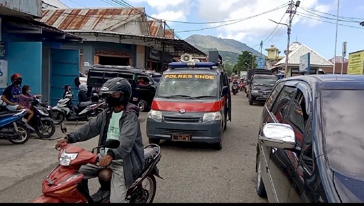 Jelang Hari Raya Idul Fitri 1443 H, Sat Binmas Polres Ende Lakukan Imbauan Kamtibmas di Sekitar Pasar Mbongawani Ende