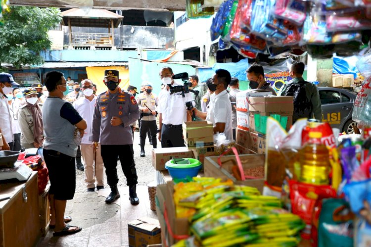 Tinjau Pasar Minggu, Kapolri Pastikan Stok Minyak Curah untuk Warga Aman