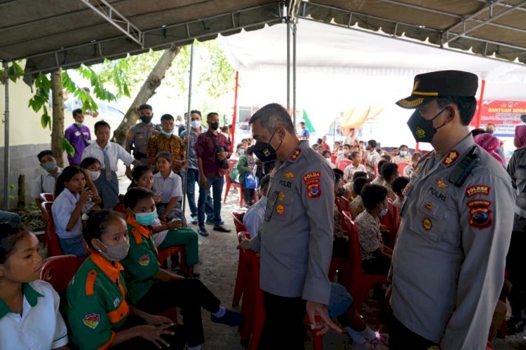 Tinjau Vaksinasi di Polres Sumba Barat Daya, Kapolda NTT Motivasi Warga Agar Tidak Takut Divaksin