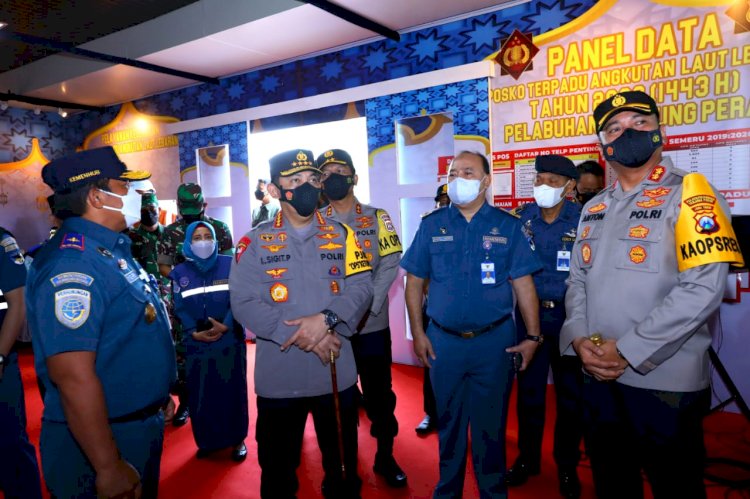 Tinjau Pelabuhan Tanjung Perak, Kapolri: Transportasi Laut Alternatif Kurangi Kemacetan Arus Mudik