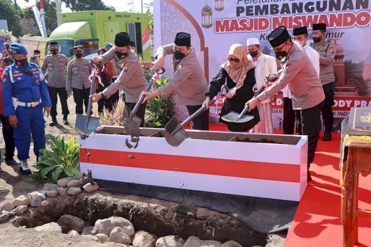 Waka Polri Letakan Batu Pertama Pembangunan Masjid di Kediri