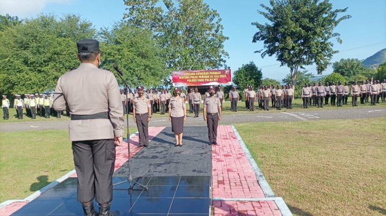 Sebanyak 42 Orang Personil Polres Ende Mendapat Kenaikan Pangkat Setingkat Lebih Tinggi