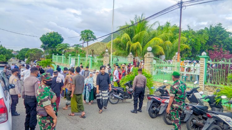 Personil Gabungan Polres Ende Lakukan Pengamanan Ibadah Sholat Idul Adha 1443 H