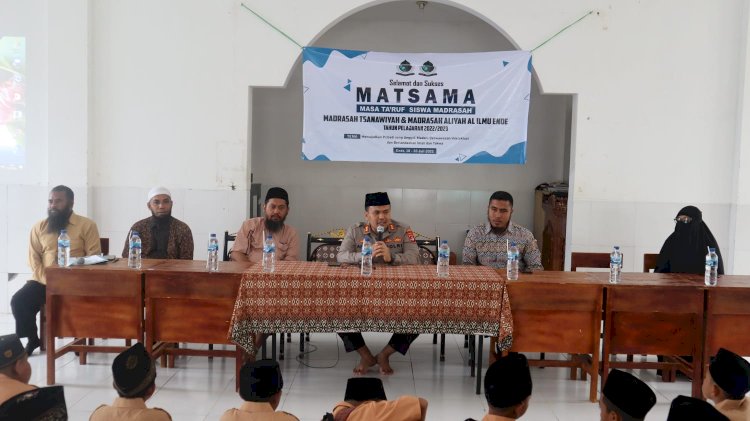 Kapolres Ende Berikan Tausiah Ceramah Kepada Siswa Madrasah Tsanawiyah Pada Masa Pengenalan Lingkungan Sekolah (MPLS)