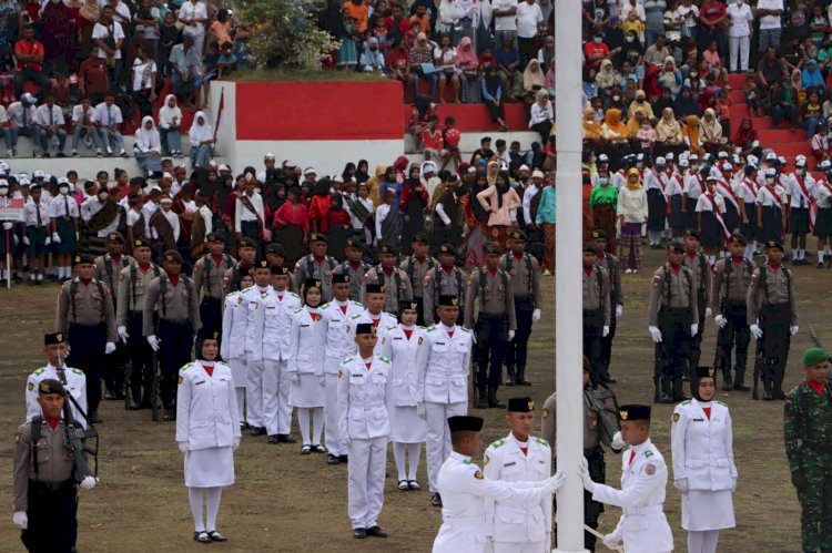 Waka Polres Ende Hadiri Upacara Penurunan Bendera Merah Putih HUT RI  ke - 77 Tahun 2022