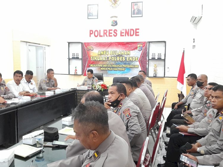 Buka Anev Bulanan, Kapolres Ende :  Kegiatan Ini Sebagai Sarana Kontrol dan Evaluasi Kinerja Kita