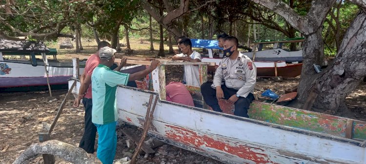 Sambangi Kelompok Nelayan Kapolsek Lio Timur Sampaikan Pesan Kamtibmas