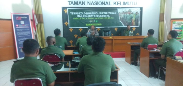 Sat Binmas Polres Ende Berikan Binluh Kepada Anggota Polhut Taman Nasional Kelimutu Ende