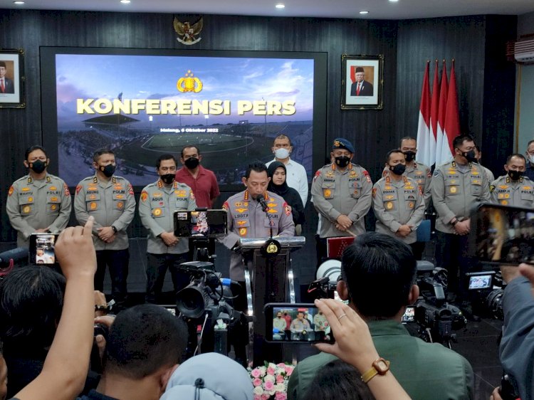 *Kapolri: Ada 6 Tersangka Tragedi Kanjuruhan*